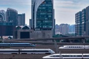 六爻在线高铁列车“飙车”？官方解答来了！